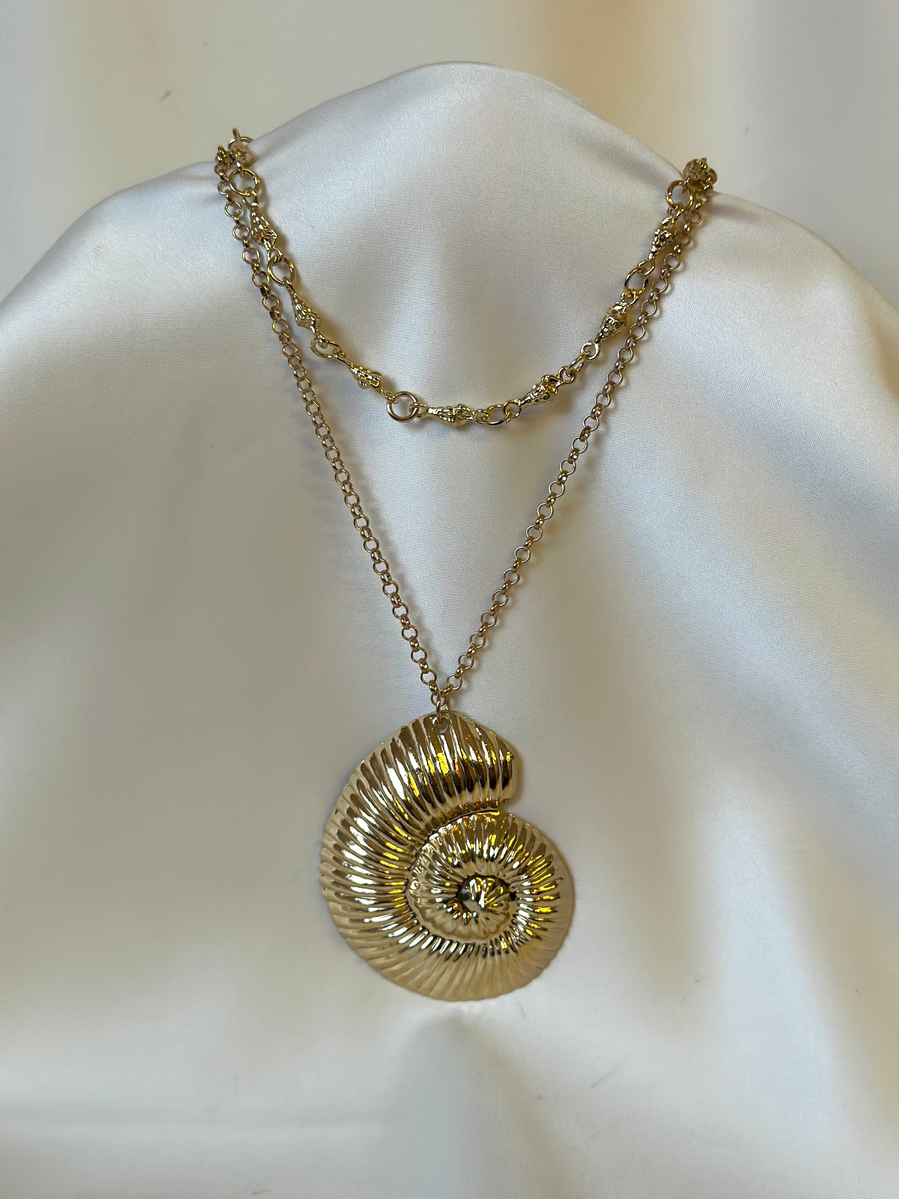 CHUNKY SHELL NECKLACE AND CHOKER GOLD – Cloud Eighteen